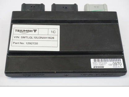 Baksidan på CDI / ECU från en Triumph Trident -2021 motorcykel.