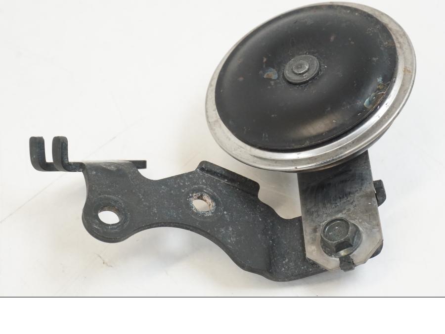 Baksidan på Signalhorn / Tuta från en Yamaha YZF 1000 R1 -2009 motorcykel.