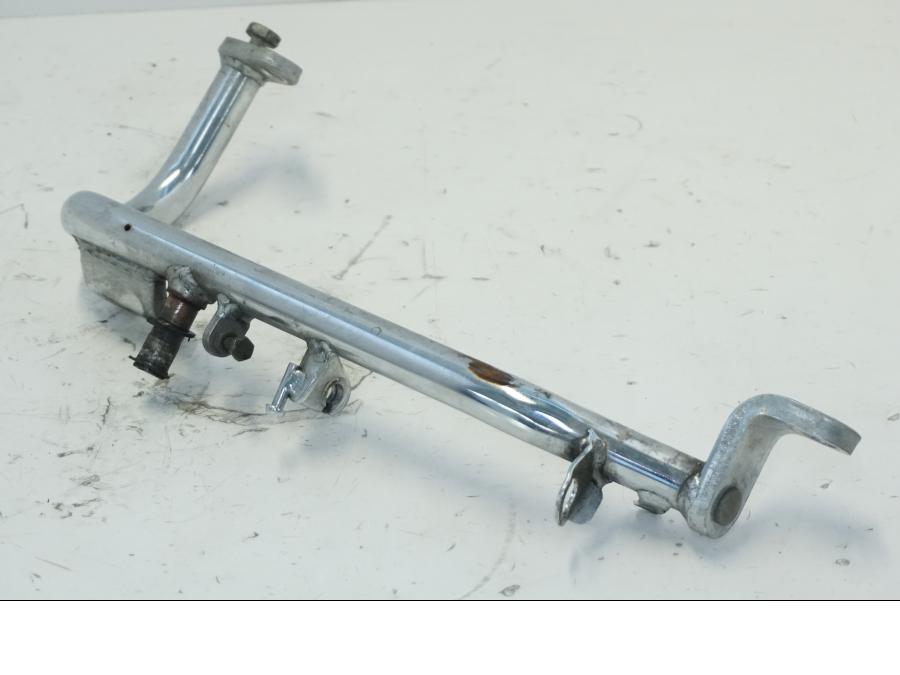 Snett uppifrån på Fotpinnefäste från en Yamaha XV 535 -1995 motorcykel.