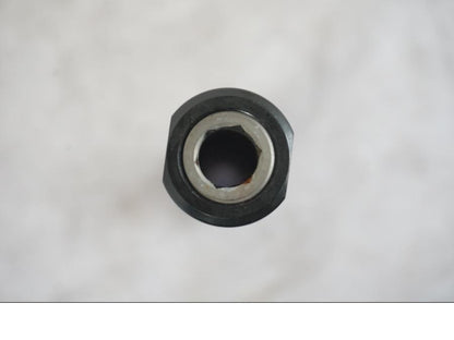 Höger sida på Axel från en KTM 1290 Super Duke R -2022 motorcykel.