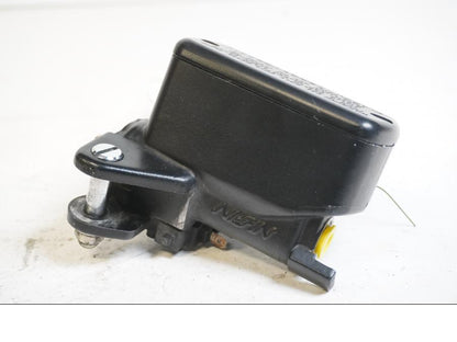 Baksidan på Bromshuvudcylinder från en Honda CBR 1100 XX -2000 motorcykel.