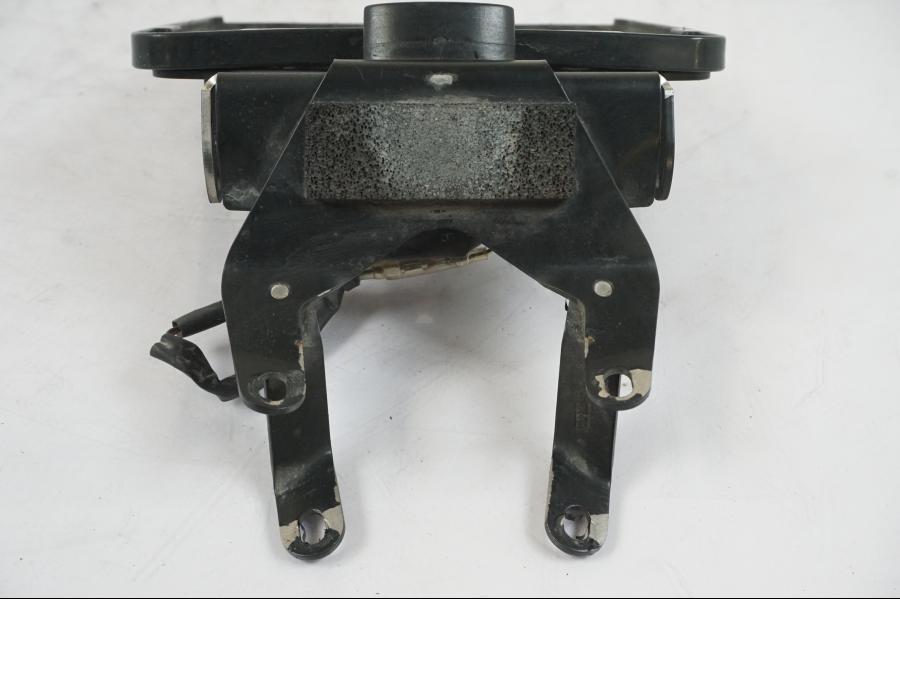 Vänster sida på Skylthållare från en KTM 1290 Super Duke R -2015 motorcykel.