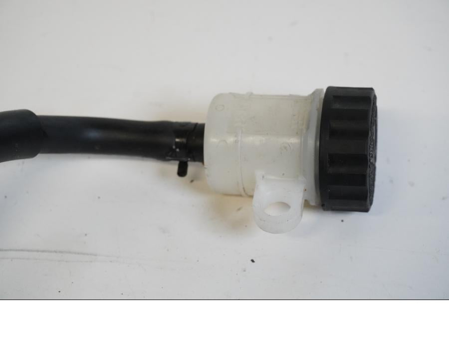 Vänster sida på Bromshuvudcylinder från en Kawasaki Versys 1000 -2012 motorcykel.