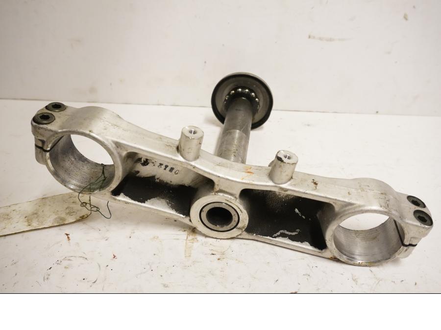 Baksidan på Gaffelkrona från en Yamaha YZF 1000 R -1999 motorcykel.