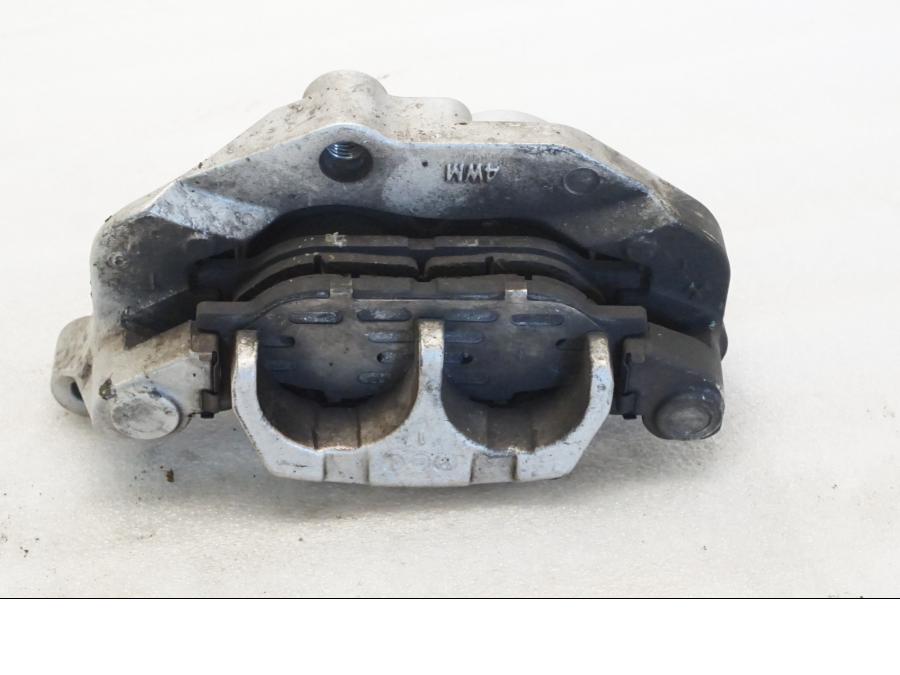 Baksidan på Bromsok från en Yamaha XVZ 13TD -1999 motorcykel.