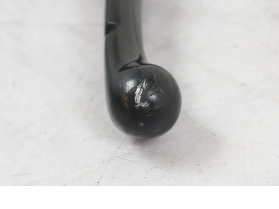 Snett uppifrån på Bromsgrepp från en Yamaha Aerox 4 -2020 moped.