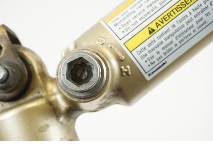 Extrabild1 på Stötdämpare från en Kawasaki ZX-12R -2000 motorcykel.