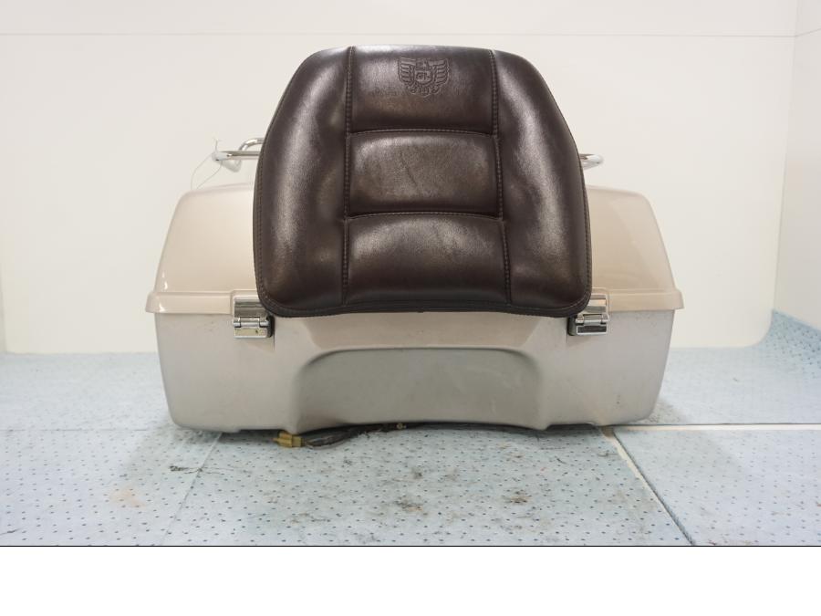 Höger sida på Topbox från en Honda GL 1200 -1987 motorcykel.