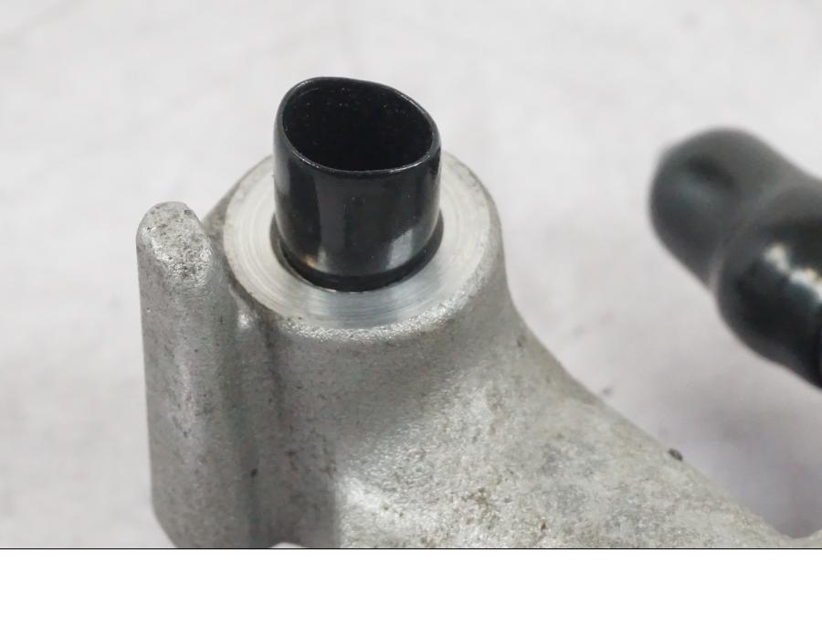 Snett nerifrån på Bromshuvudcylinder från en Suzuki GSF 1250 -2010 motorcykel.