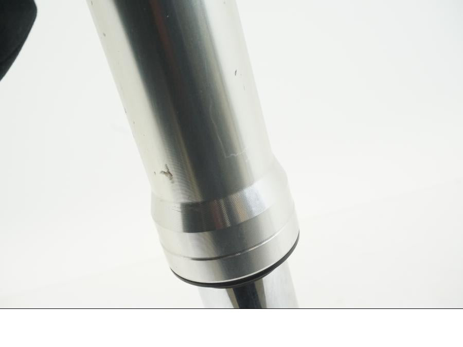 Extrabild1 på Gaffelben från en Ducati Hyperstrada -2013 motorcykel.