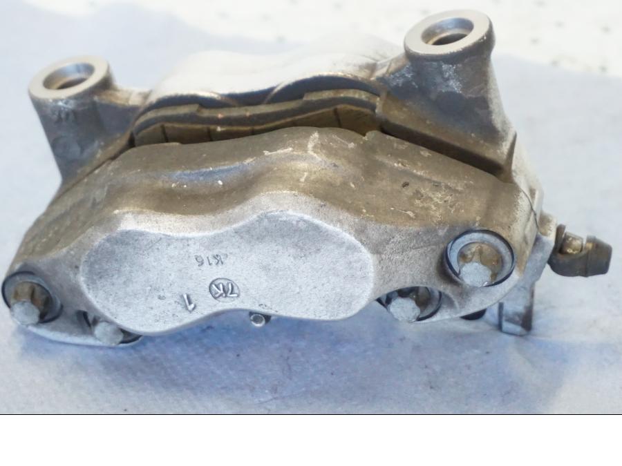 Snett uppifrån på Bromsok från en Suzuki GSX 1300 BK -2008 motorcykel.