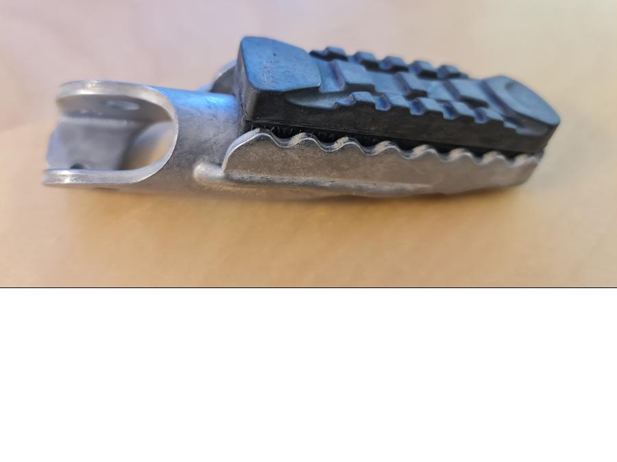 Framsidan på Fotpinne från en BMW R 1200 GS -2015 motorcykel.