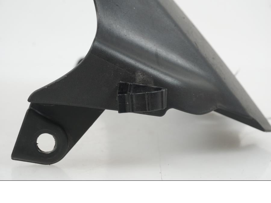 Vänster sida på Svingskärm från en Suzuki GSX-R 750 -2009 motorcykel.