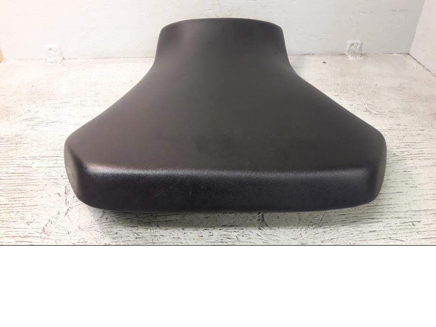 Höger sida på Sadel från en Yamaha YZF 1000 R1 -2003 motorcykel.