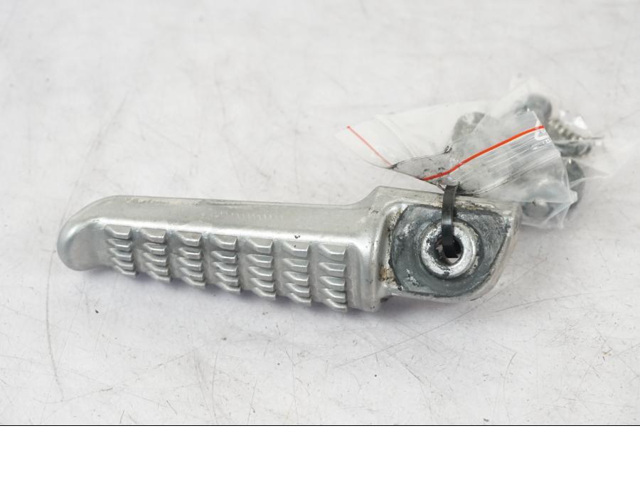 Framsidan på Fotpinne från en Kawasaki Z 900 -2019 motorcykel.