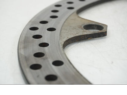 Snett uppifrån på Bromsskiva från en BMW K 1200 LT -2004 motorcykel.