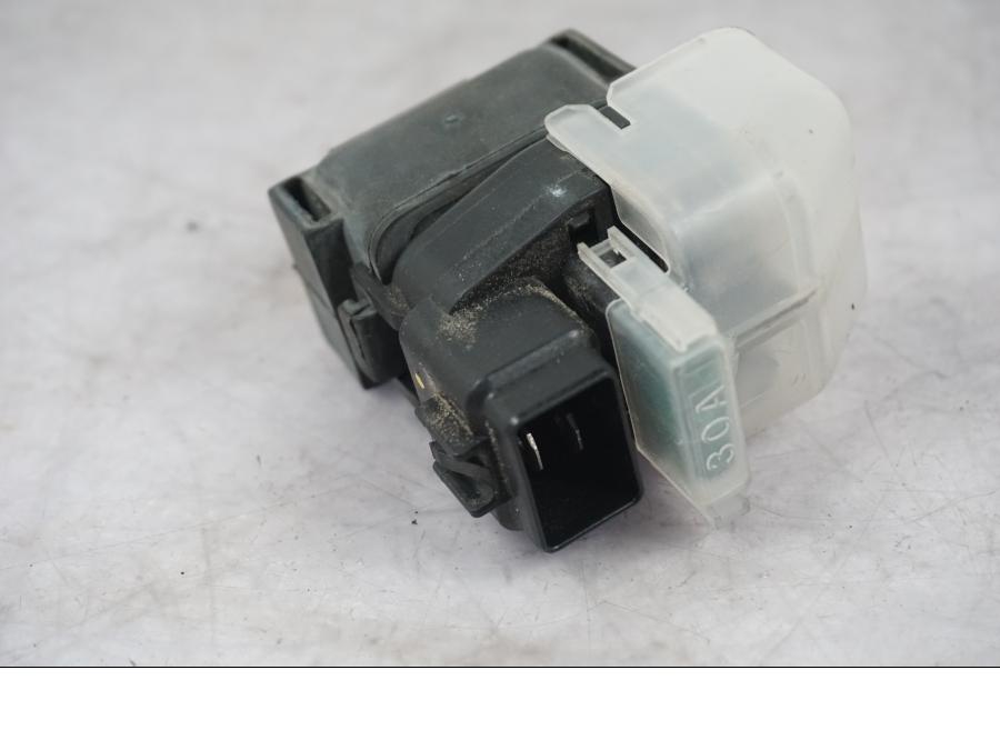 Baksidan på Startrelä från en Triumph Tiger Explorer -2016 motorcykel.