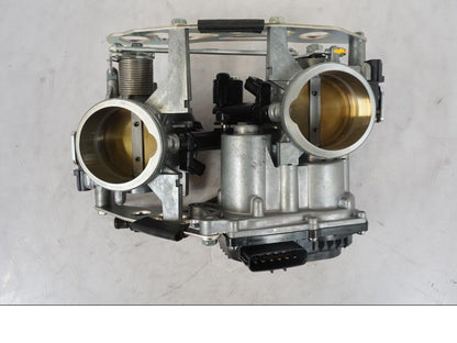 Extrabild1 på Spjällhus från en KTM 1290 Super Duke R -2023 motorcykel.