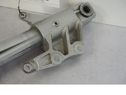 Snett uppifrån på Gaffelben från en Suzuki VZ 800 -2000 motorcykel.