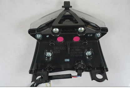 Snett nerifrån på Baklampa från en Kawasaki Z 900 -2021 motorcykel.