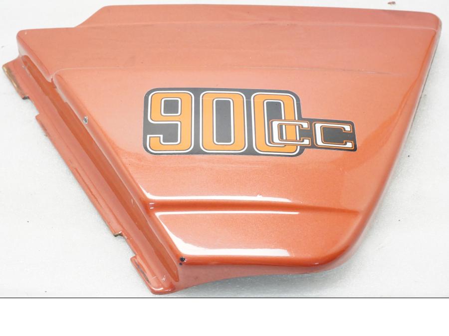 Framsidan på Sidopanel från en BMW R 90 -1975 motorcykel.