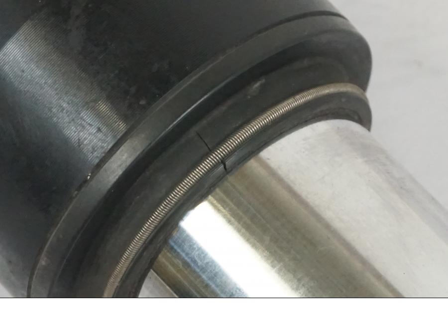 Vänster sida på Gaffelben från en Aprilia RS 125 -2000 motorcykel.