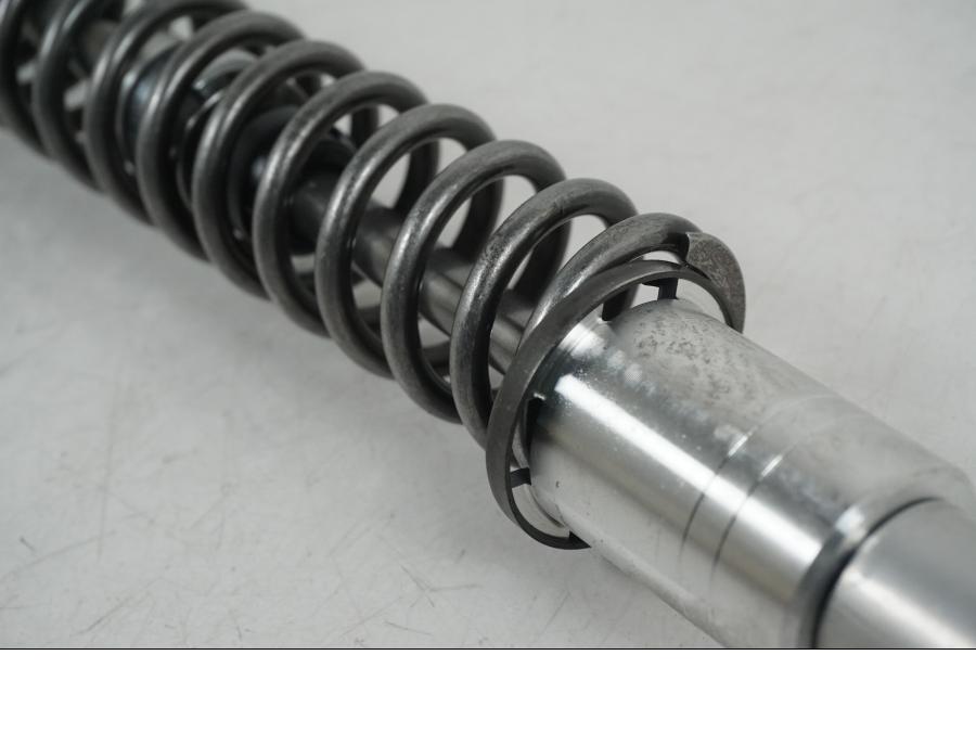 Vänster sida på Gaffelben från en Yamaha YZF 1000 R1 -2006 motorcykel.