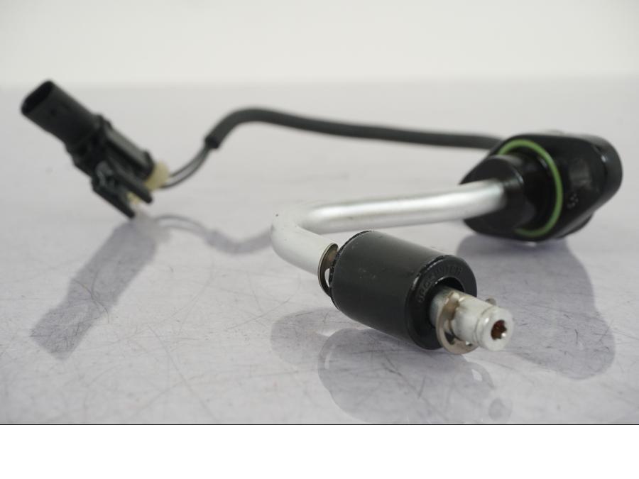 Vänster sida på Oljenivågivare från en BMW R 1250 GS -2023 motorcykel.