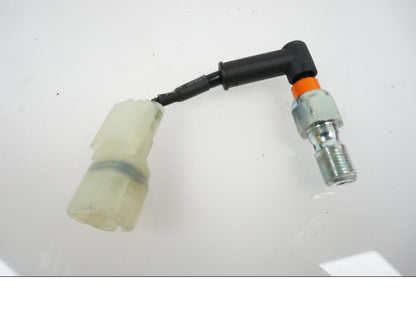 Baksidan på Bromsljuskontakt från en KTM 890 Duke -2020 motorcykel.