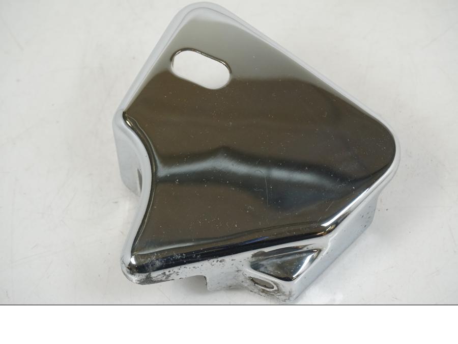 Framsidan på Bromsvätskebehållarkåpa från en Suzuki VS 1400 -1999 motorcykel.