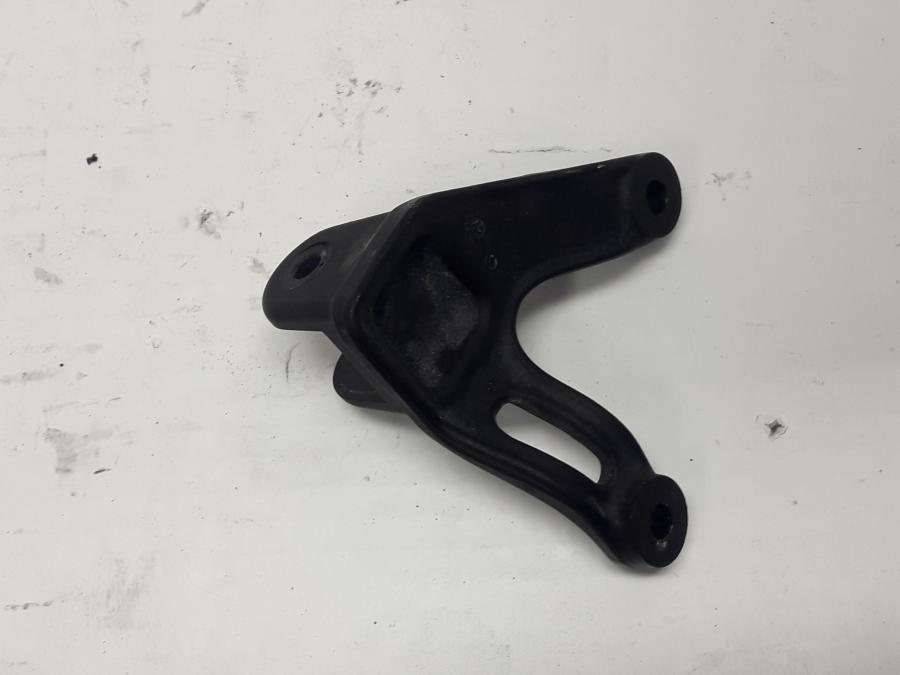 Baksidan på Fotpinnefäste från en KTM 690 Duke -2013 motorcykel.