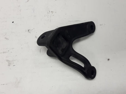 Baksidan på Fotpinnefäste från en KTM 690 Duke -2013 motorcykel.