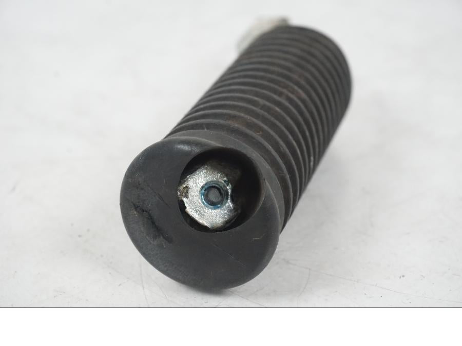 Höger sida på Fotpinne från en H-D Softail FXCW Rocker -2008 motorcykel.