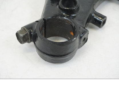 Snett nerifrån på Gaffelkrona från en Honda CB 650 -1980 motorcykel.