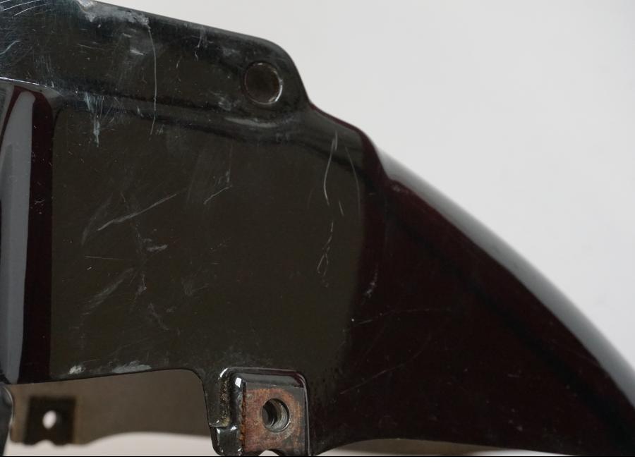 Snett nerifrån på Framskärm från en Honda CBR 900 RR -1996 motorcykel.