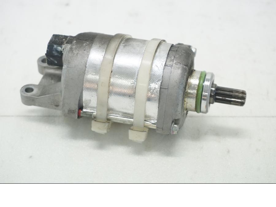 Framsidan på Startmotor från en Ducati Multistrada 1158 V4 -2021 motorcykel.