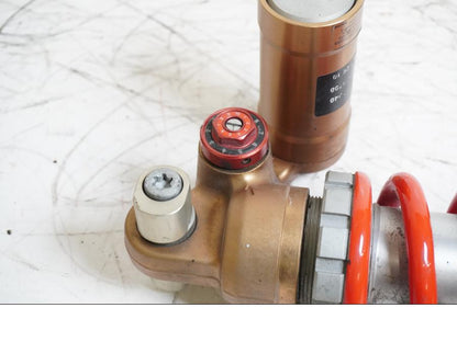 Vänster sida på Stötdämpare från en BMW S 1000 RR -2010 motorcykel.