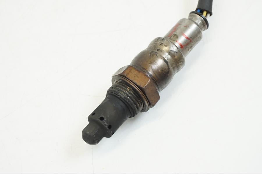 Vänster sida på Lambdasond från en BMW R 1250 GS -2019 motorcykel.