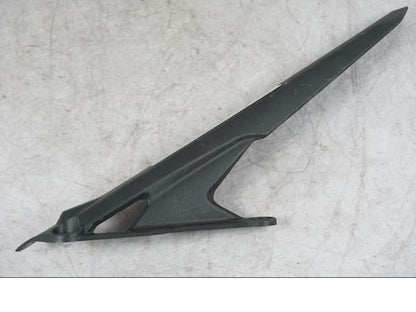 Vänster sida på Kedjeskydd från en Ducati Multistrada V4 -2024 motorcykel.