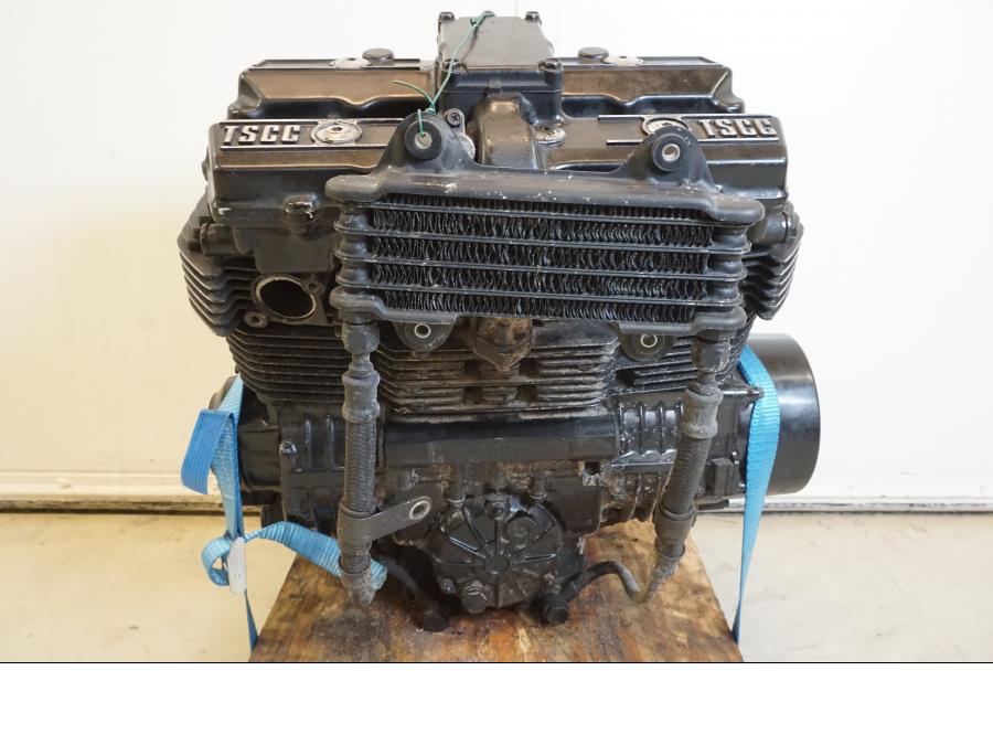 Snett nerifrån på Motor från en Suzuki GSX 550 EF -1985 motorcykel.