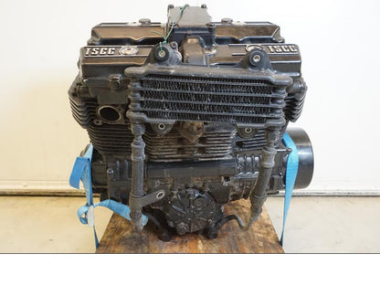 Snett nerifrån på Motor från en Suzuki GSX 550 EF -1985 motorcykel.