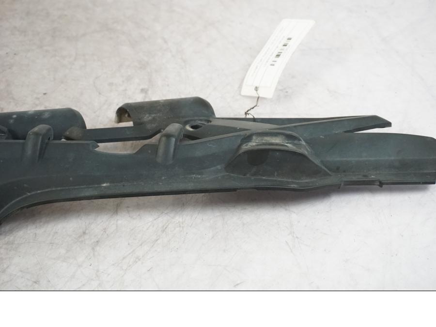 Baksidan på Bakvinge från en Triumph Tiger Explorer -2016 motorcykel.