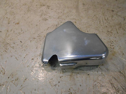 Framsidan på Bromshuvudcylinderskydd från en Suzuki VS 750 Intruder -1986 motorcykel.