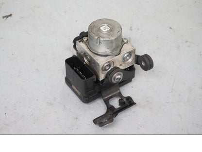 Framsidan på ABS Modulator från en Triumph Street Twin -2016 motorcykel.