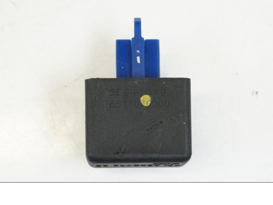 Framsidan på Blinkersrelä från en Husqvarna 701 Supermoto -2020 motorcykel.