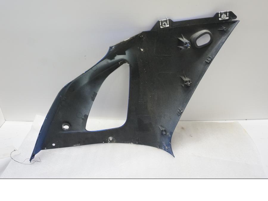 Baksidan på Sidkåpa från en Yamaha YZF 1000 R1 -2001 motorcykel.