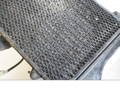 Baksidan på Vattenkyl från en Kawasaki GPZ 900 -1990 motorcykel.