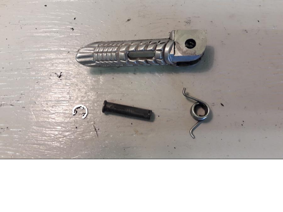 Framsidan på Fotpinne från en Suzuki GSX-R 1000 -2008 motorcykel.