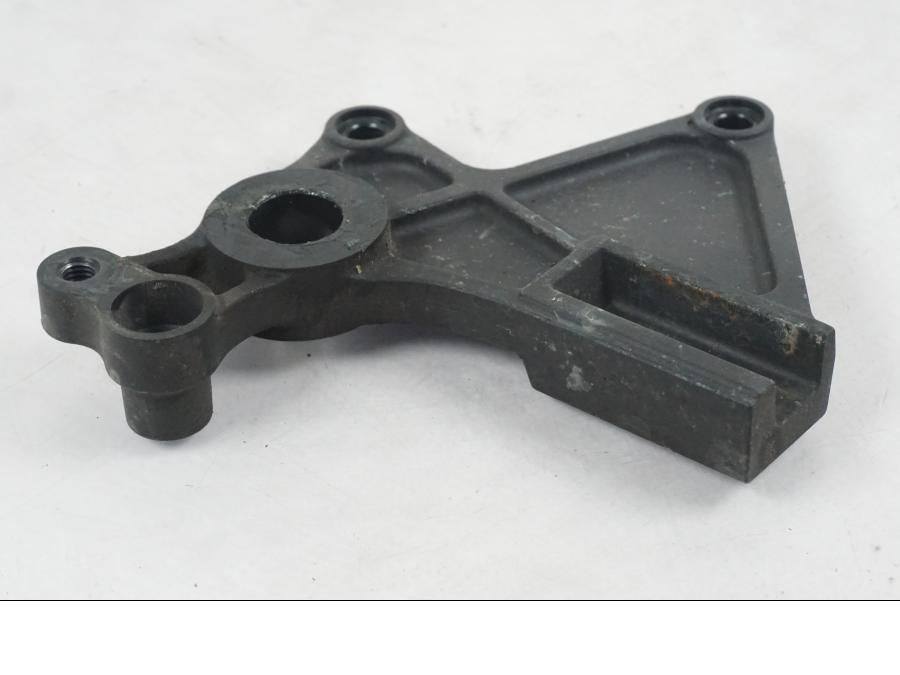 Höger sida på Bromsoksfäste från en Kawasaki ER-6N ABS -2010 motorcykel.