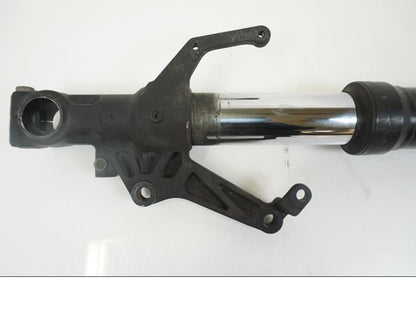 Vänster sida på Gaffelben från en Yamaha YZF 1000 R1 -2002 motorcykel.